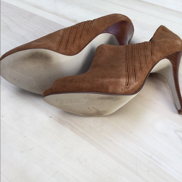 Guess Suede Shoes. Size 6.5 M - Picture 2 of 7